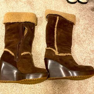 Womens 9.5 tall brown suede UGG boots. Warm/wool lined. Platform wedge.